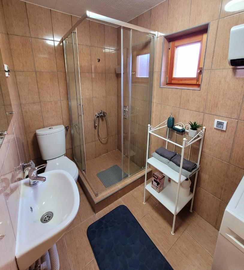 Apartmani D&S Μόκρα Γκόρα Εξωτερικό φωτογραφία