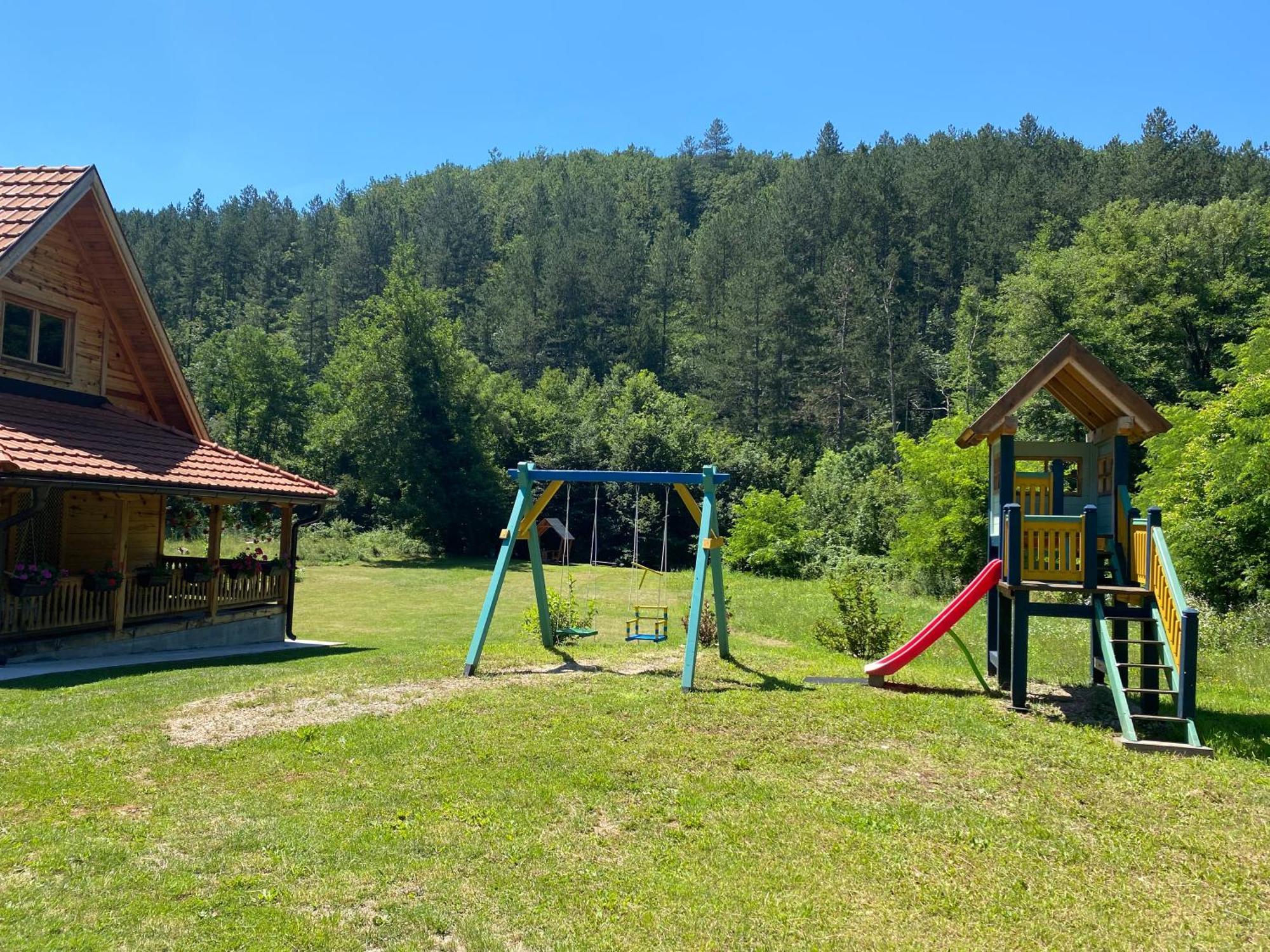 Apartmani D&S Μόκρα Γκόρα Εξωτερικό φωτογραφία